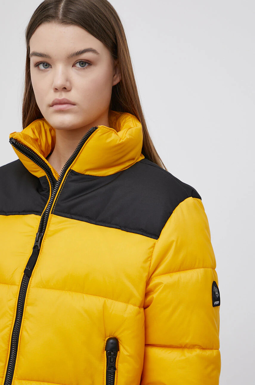 Superdry Яке дамско в жълто със зимна изолация - Pepit.bg