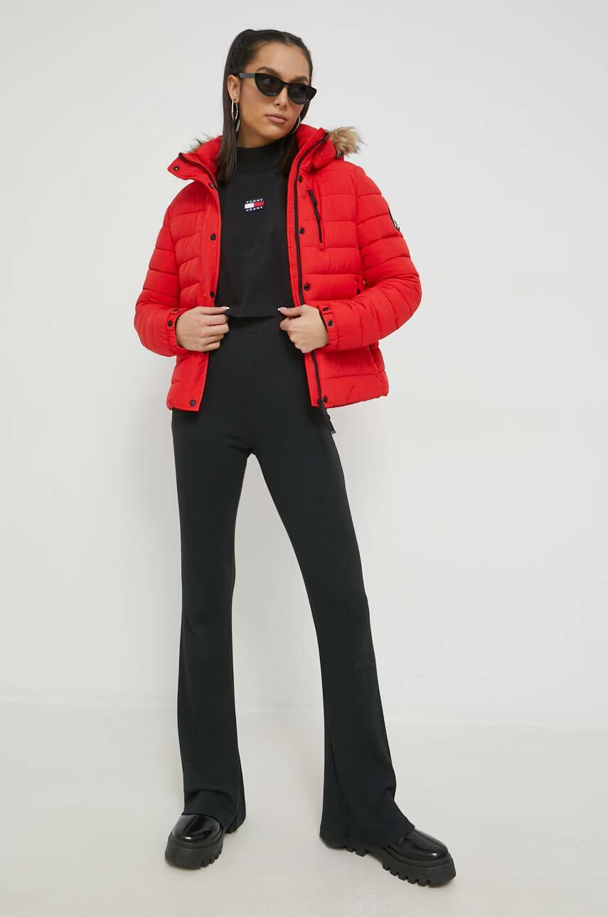 Superdry Яке в червено със зимна изолация - Pepit.bg