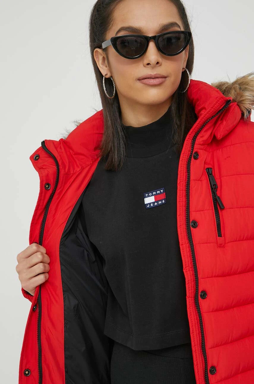 Superdry Яке в червено със зимна изолация - Pepit.bg