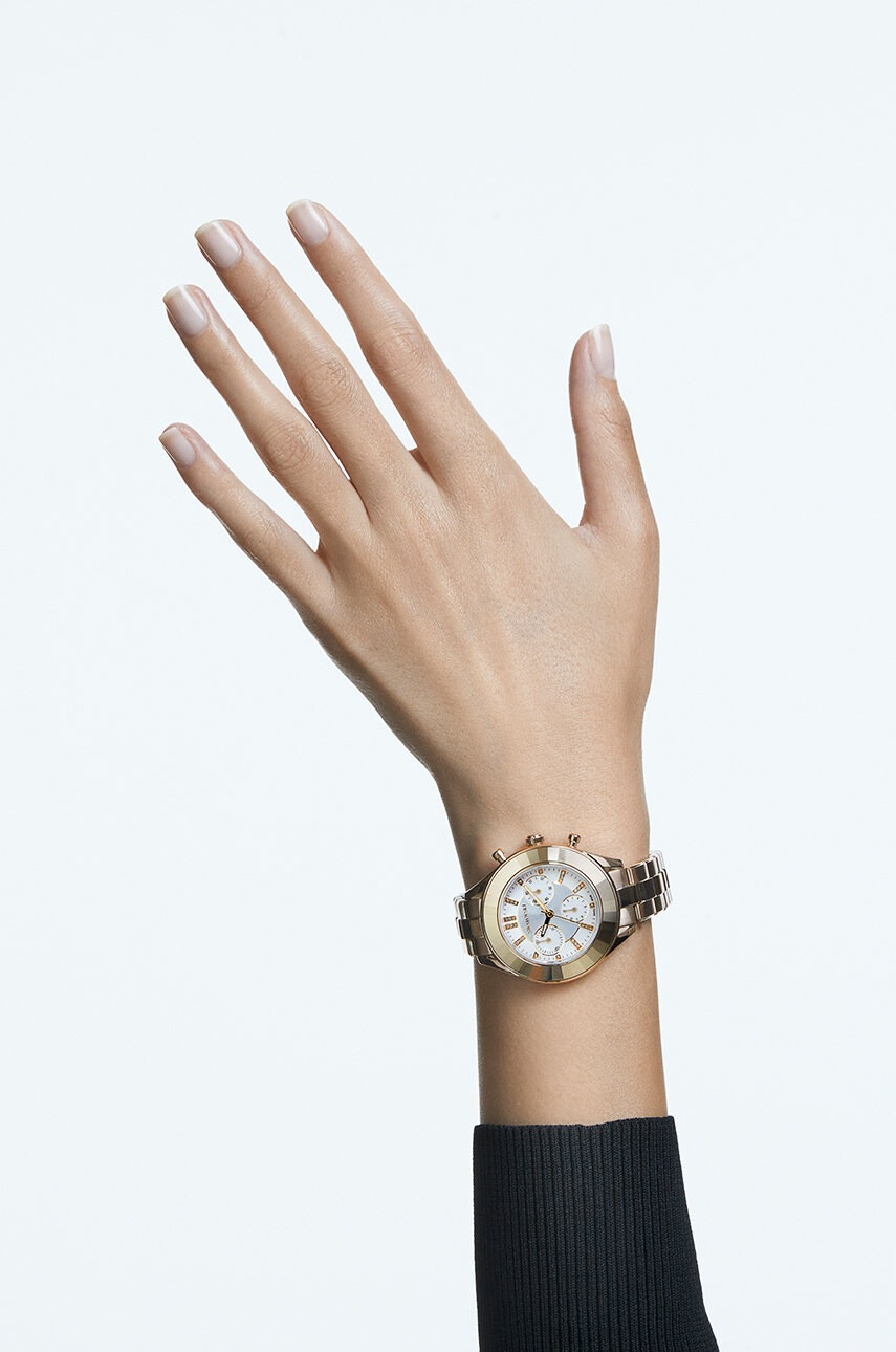 Swarovski Часовник 5610517 Octea Lux Sport дамски в златисто - Pepit.bg