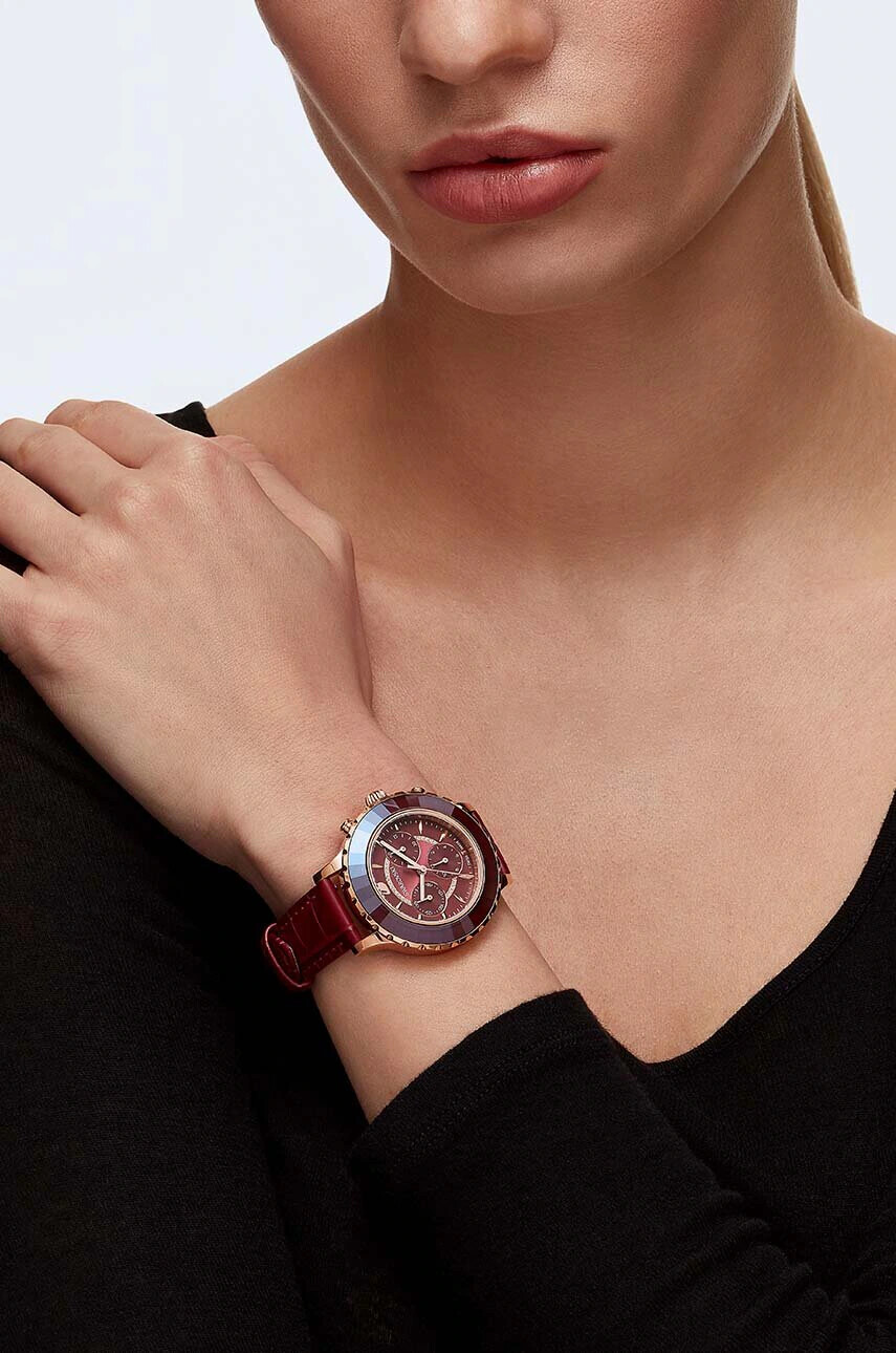 Swarovski Часовник OCTEA LUX CHRONO дамски в розово - Pepit.bg