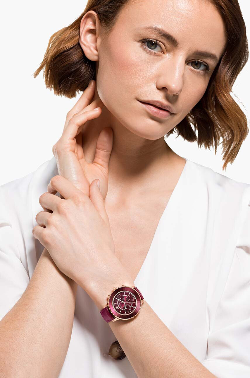 Swarovski Часовник OCTEA LUX CHRONO дамски в розово - Pepit.bg