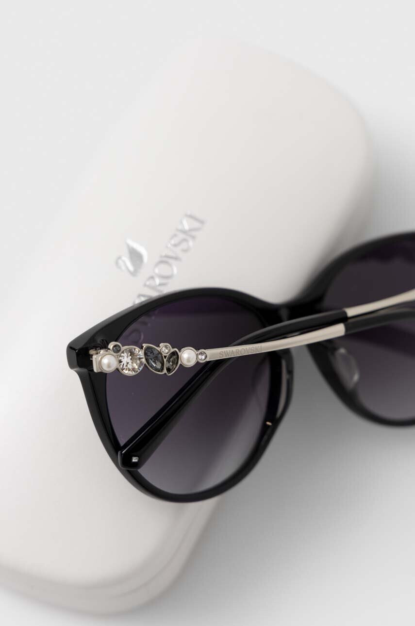 Swarovski Слънчеви очила в черно - Pepit.bg
