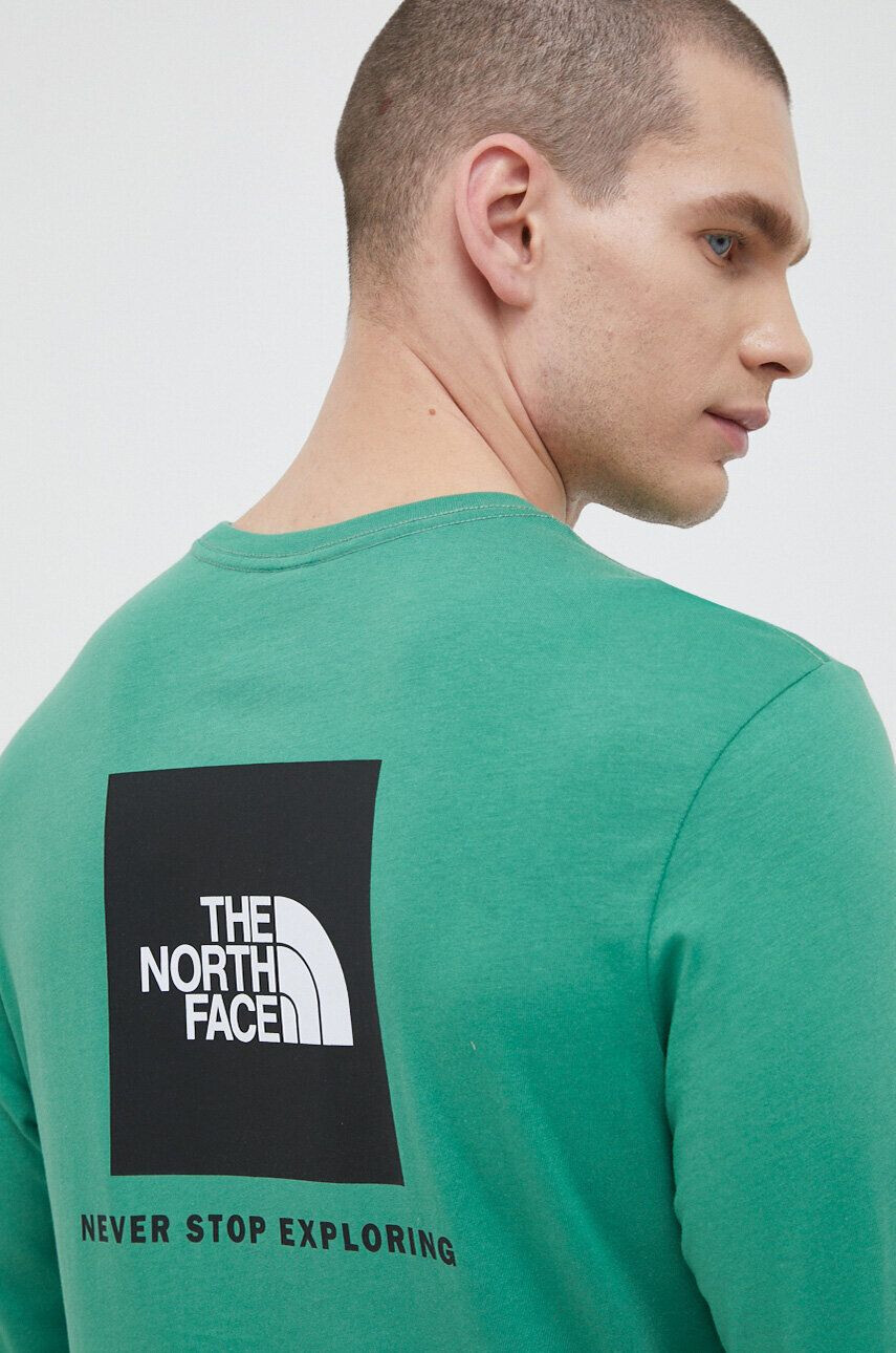 The North Face Памучна блуза с дълги ръкави в зелено с принт - Pepit.bg