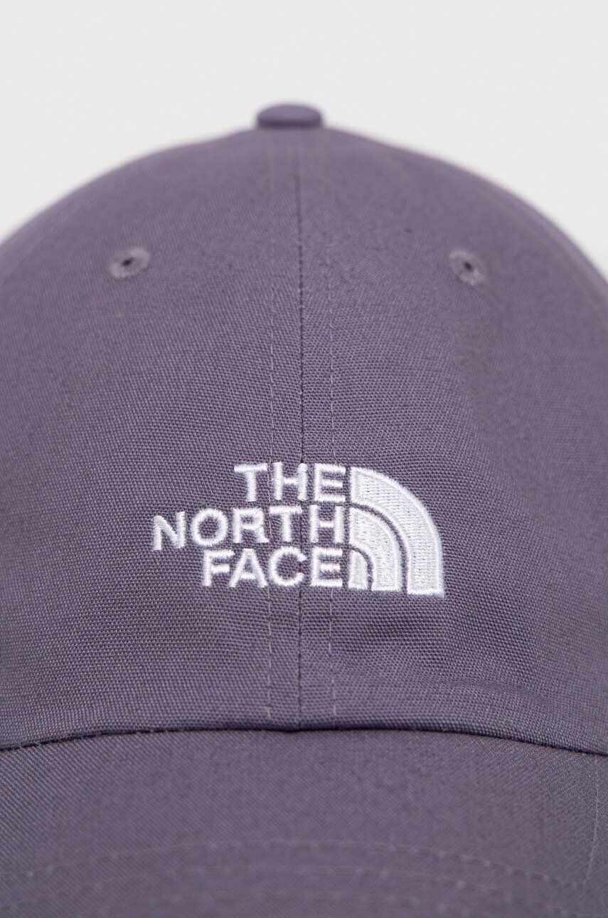 The North Face Памучна шапка с козирка в лилаво с апликация - Pepit.bg