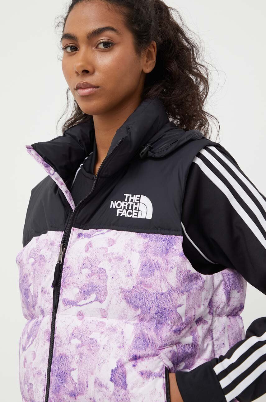 The North Face Пухен елек 1996 RETRO NUPTSE VEST дамски в лилаво зимен модел - Pepit.bg