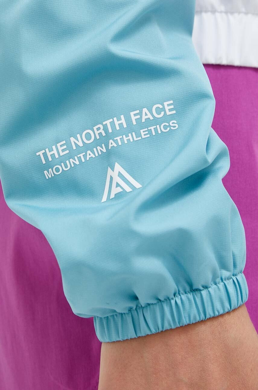 The North Face Ветровка Mountain Athletics в черно преходен модел - Pepit.bg