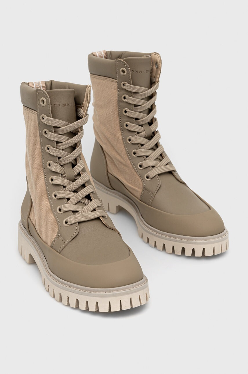 Tommy Hilfiger Боти Th Casual Lace Up Boot в бежово с равна подметка - Pepit.bg