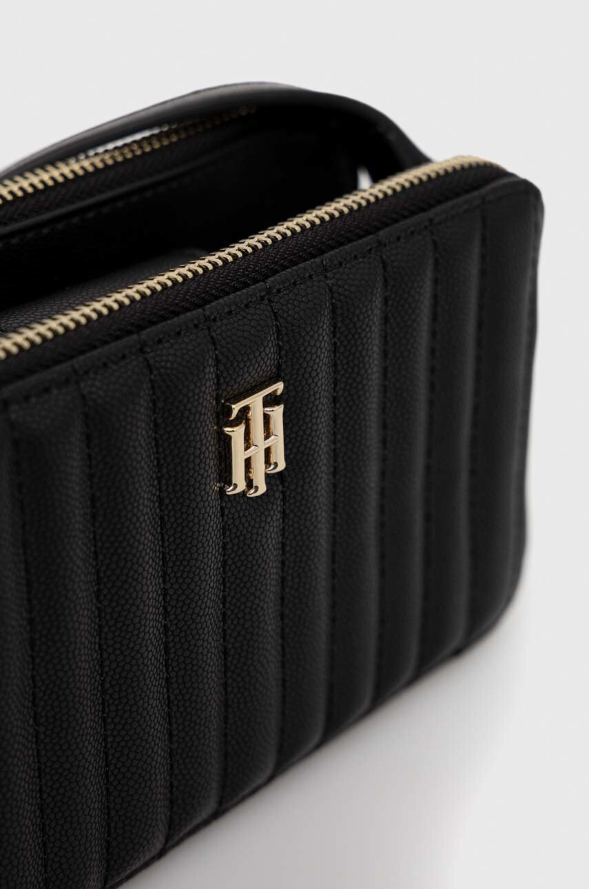 Tommy Hilfiger Чанта в черно - Pepit.bg