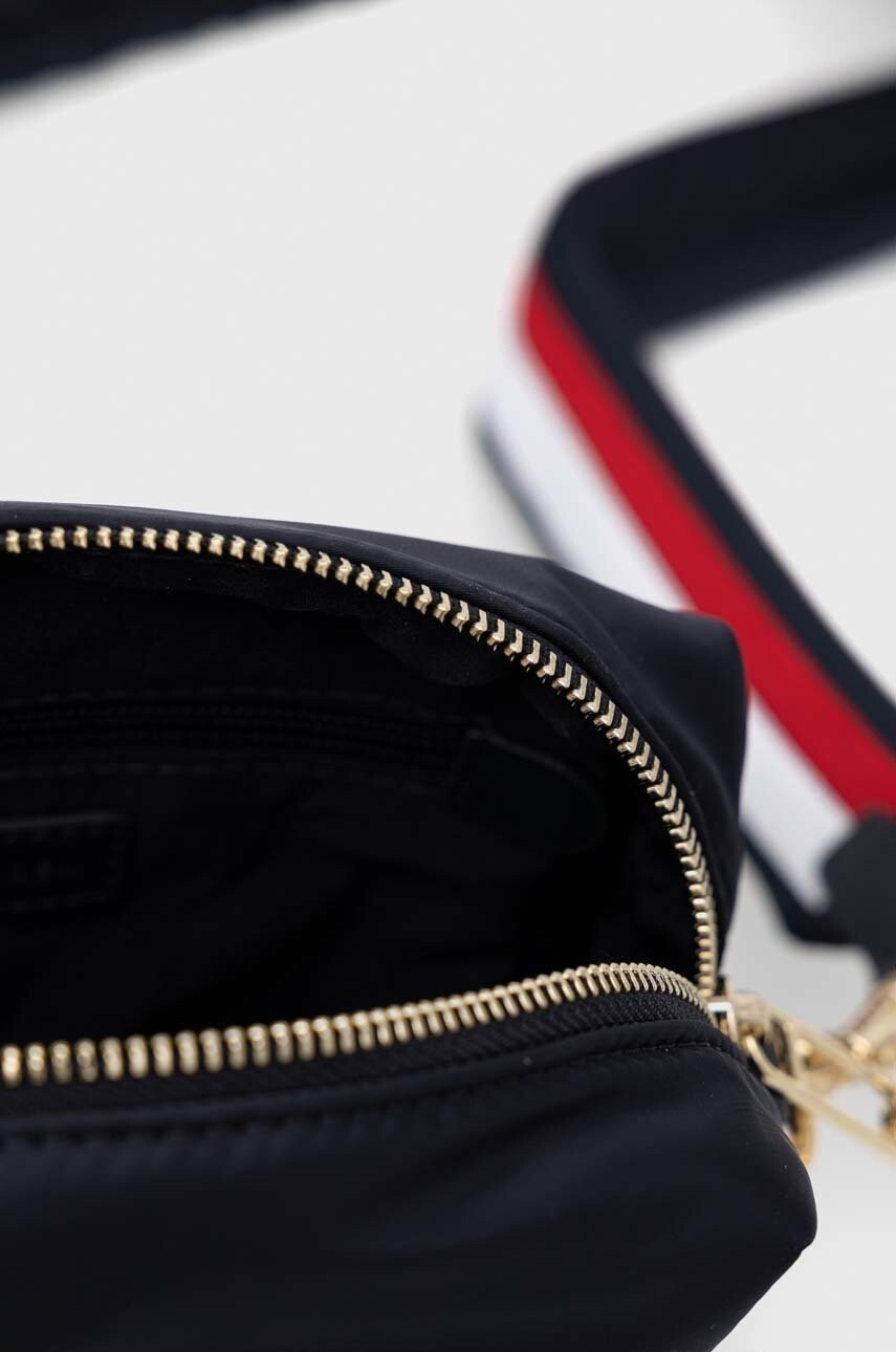 Tommy Hilfiger Чанта в тъмносиньо - Pepit.bg