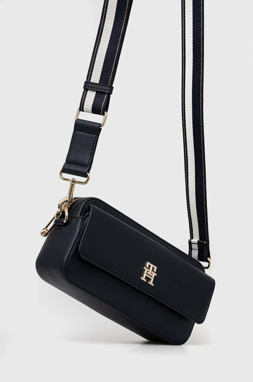 Tommy Hilfiger Чанта В тъмносиньо - Pepit.bg