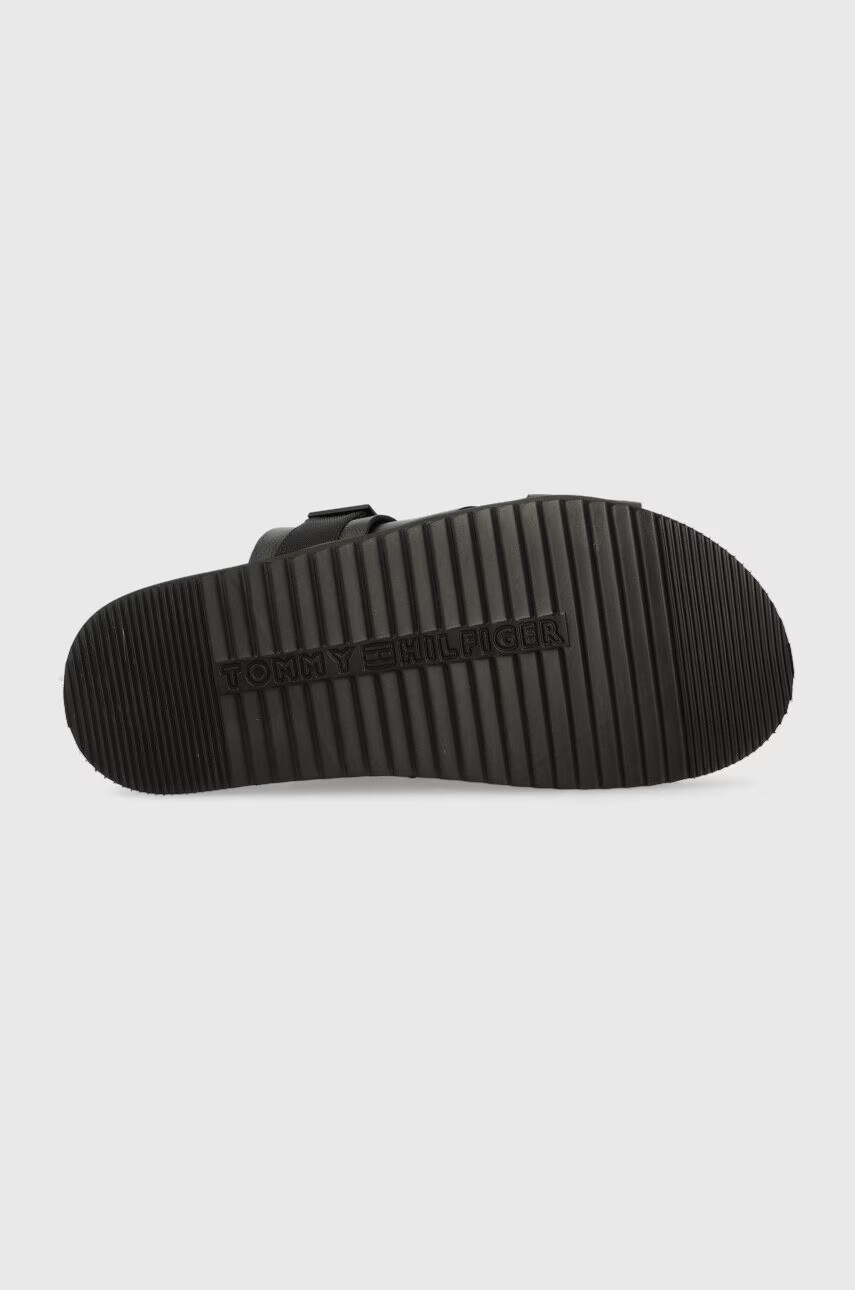 Tommy Hilfiger Чехли TH CLEATED LEATHER SANDAL в черно FM0FM04458 - Pepit.bg