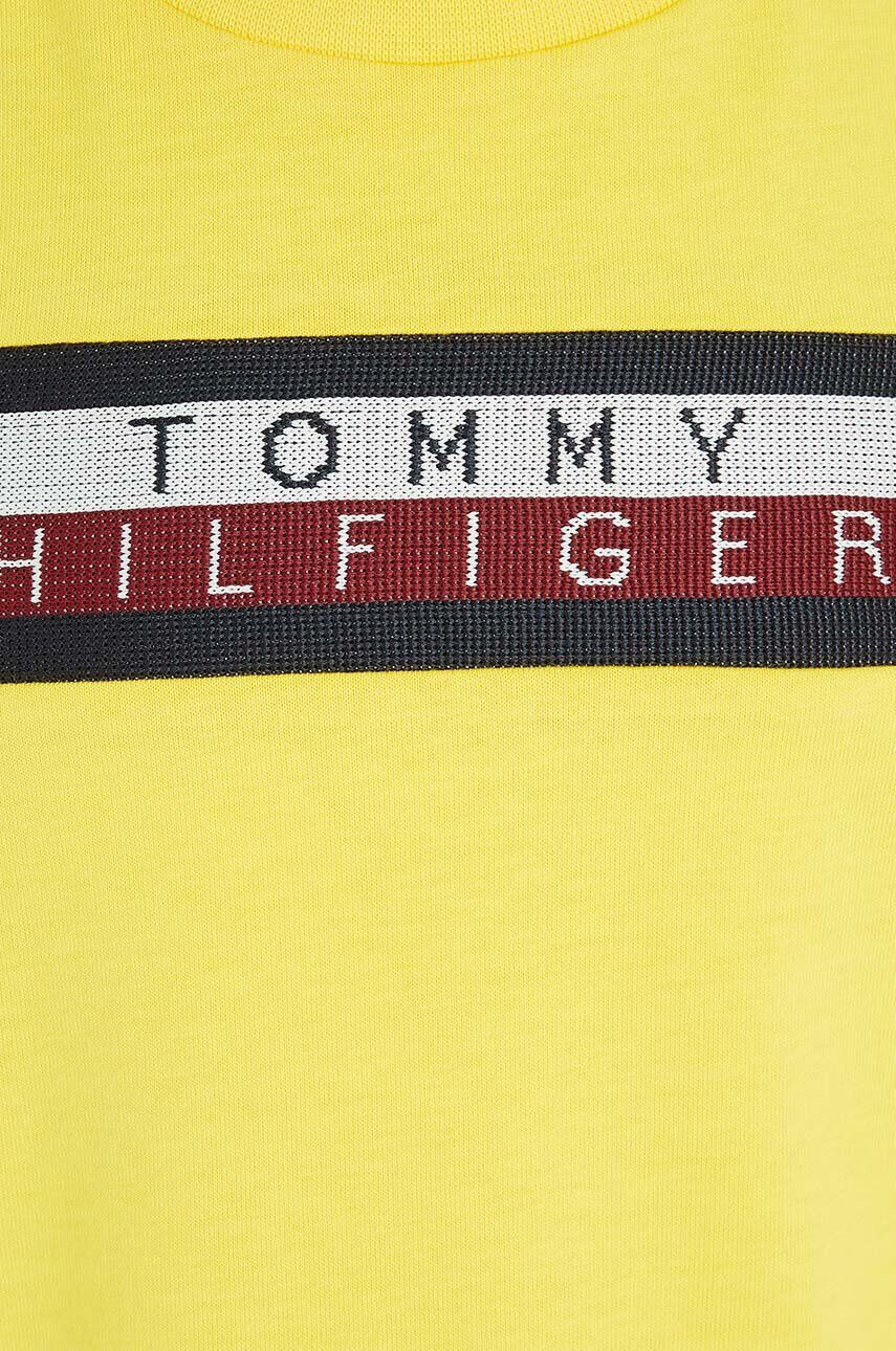 Tommy Hilfiger Детска памучна тениска в жълто с апликация - Pepit.bg