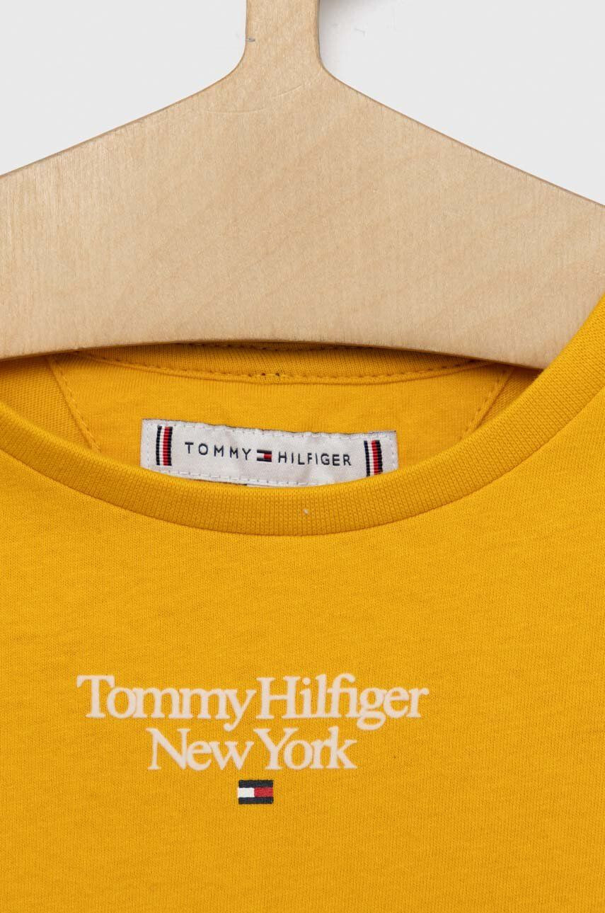 Tommy Hilfiger Детска памучна тениска в жълто - Pepit.bg