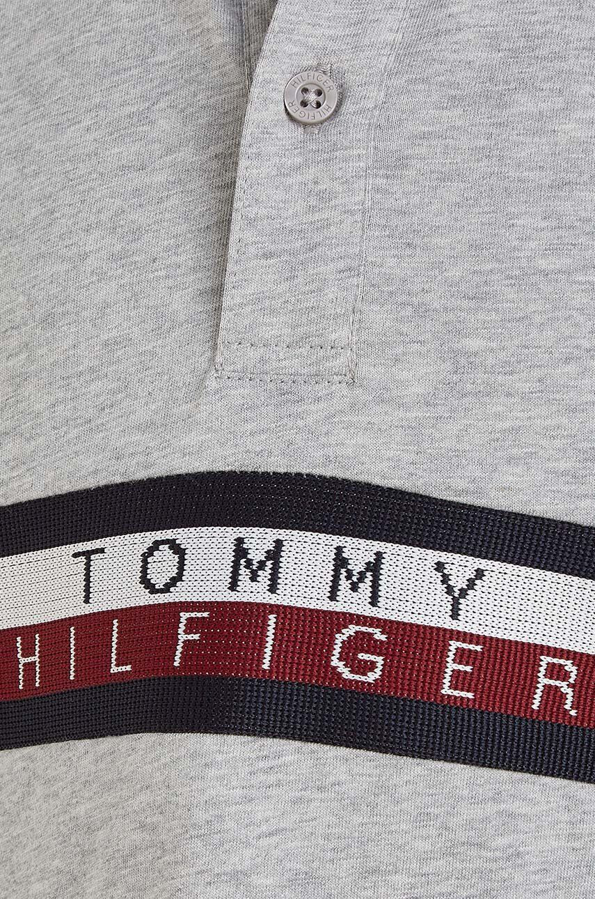 Tommy Hilfiger Детска памучна тениска с яка в сиво с апликация - Pepit.bg