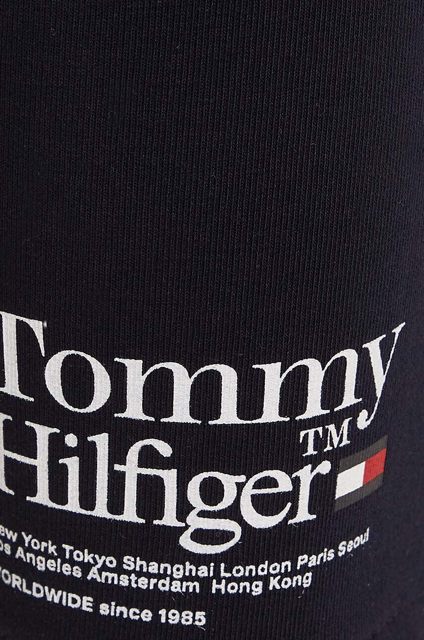 Tommy Hilfiger Детски къси панталони В черно с изчистен дизайн - Pepit.bg