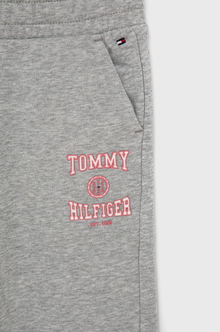 Tommy Hilfiger Детски панталони в тъмносиньо с апликация - Pepit.bg