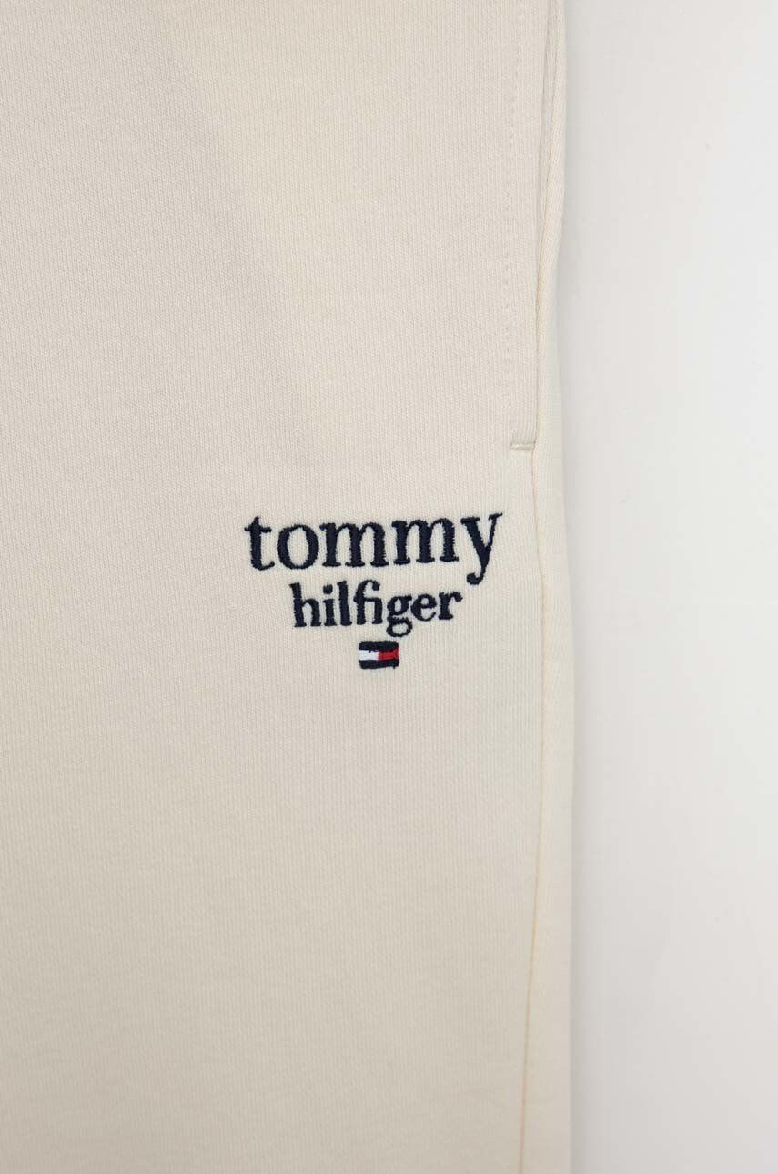 Tommy Hilfiger Детски спортен панталон в бежово с изчистен дизайн - Pepit.bg