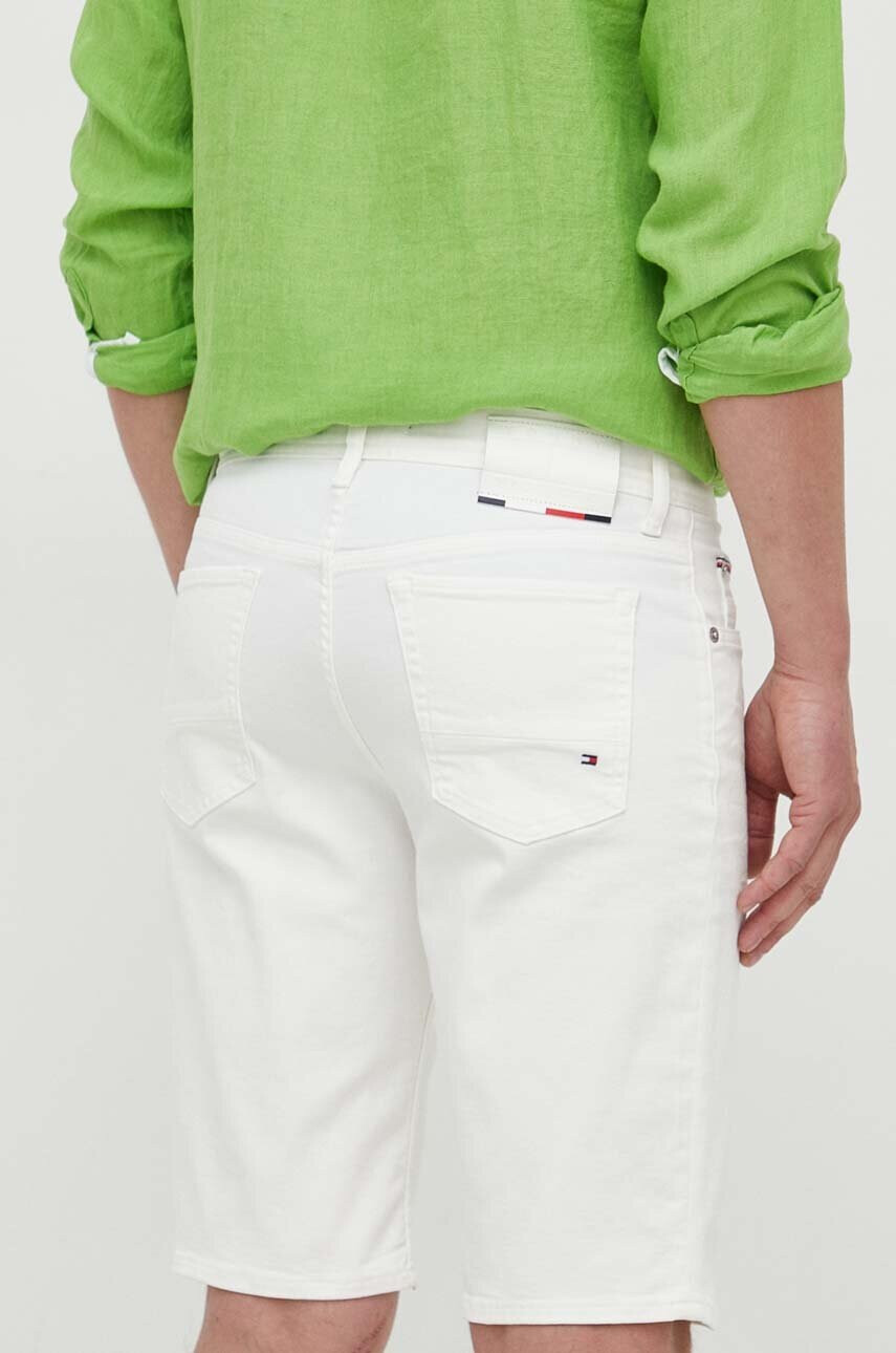 Tommy Hilfiger Дънков къс панталон в бяло - Pepit.bg