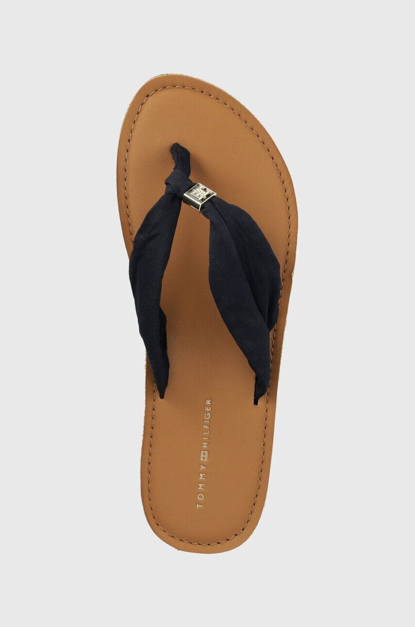 Tommy Hilfiger Джапанки TH ELEVATED BEACH SANDAL в тъмносиньо с равна подметка FW0FW06985 - Pepit.bg