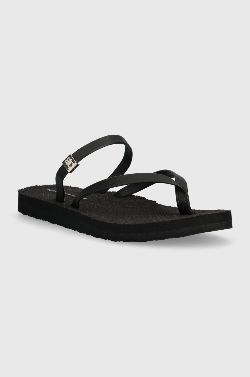 Tommy Hilfiger Джапанки TH MONOGRAM STRAP SANDAL в черно с равна подметка FW0FW07146 - Pepit.bg