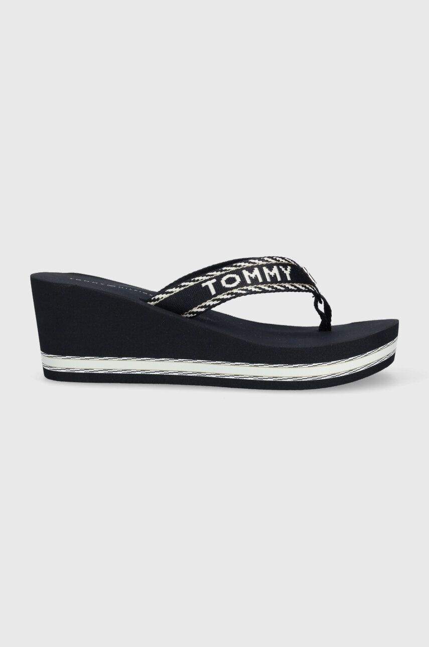 Tommy Hilfiger Джапанки TOMMY WEBBING H WEDGE SANDAL в тъмносиньо със скосена платформа - Pepit.bg