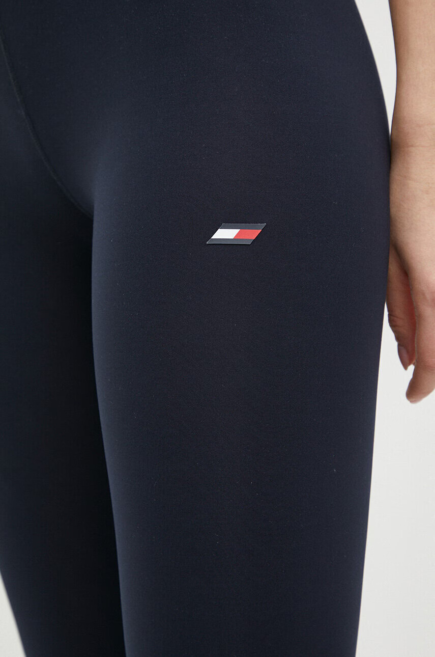 Tommy Hilfiger Клин в тъмносиньо с изчистен дизайн - Pepit.bg