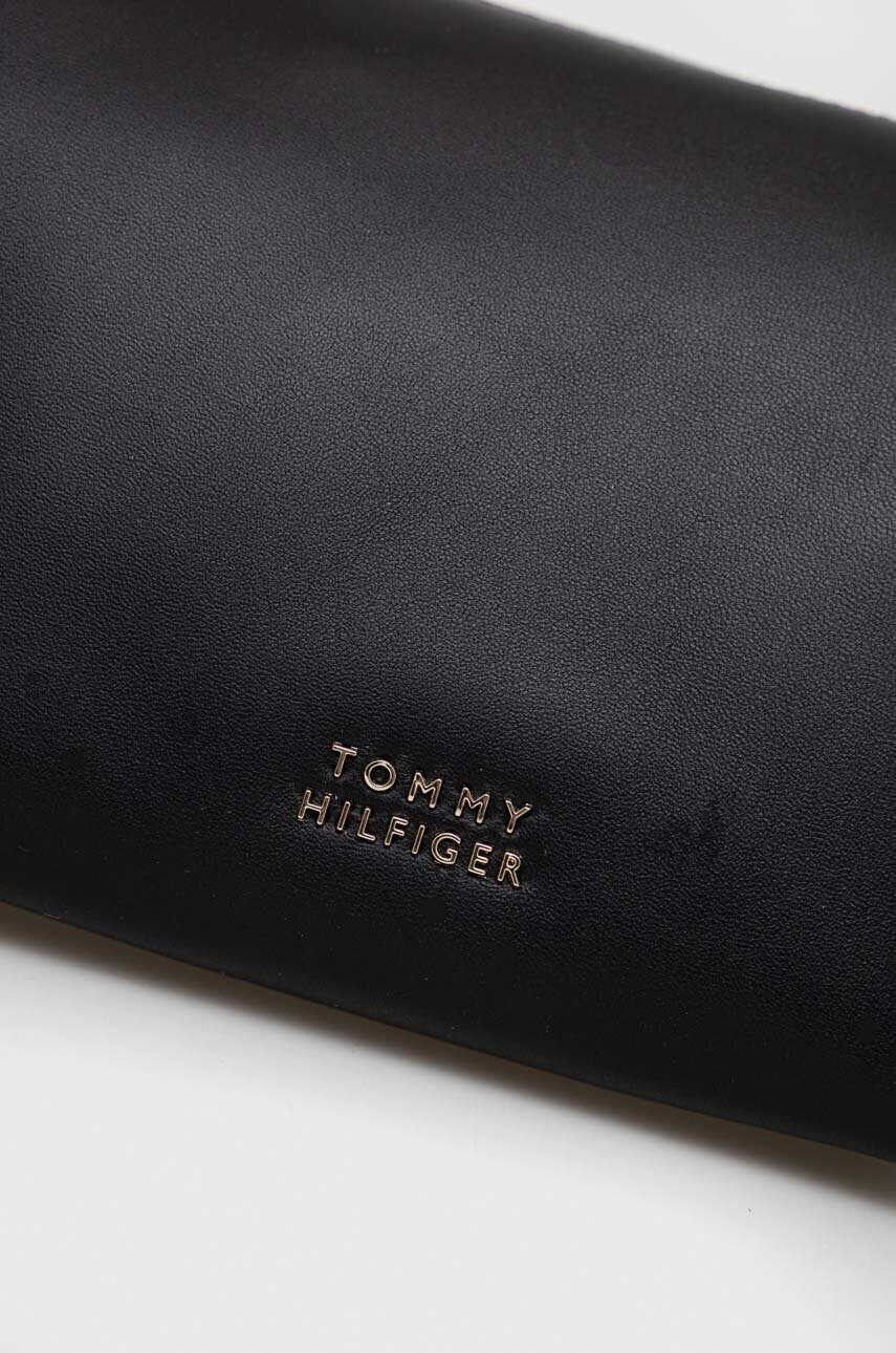 Tommy Hilfiger Кожена чанта в черно - Pepit.bg