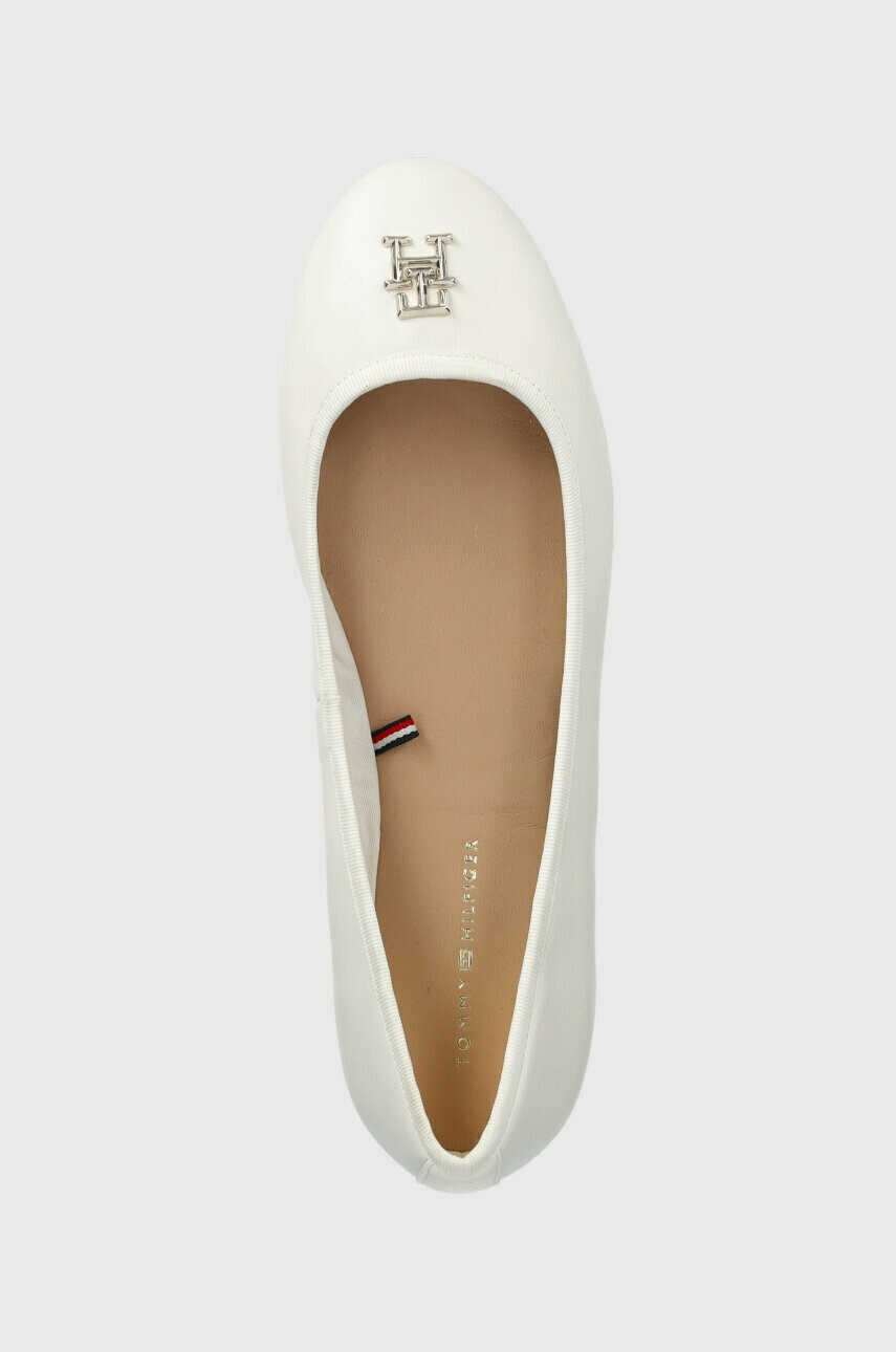 Tommy Hilfiger Кожени балеринки ROUND TH BALLERINA в бяло FW0FW07132 - Pepit.bg
