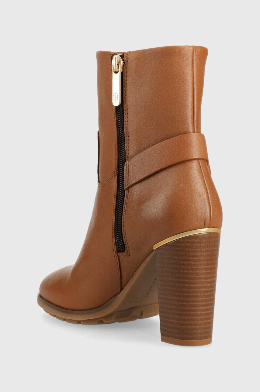 Tommy Hilfiger Кожени боти Belt High Heel Boot в кафяво с висок ток - Pepit.bg