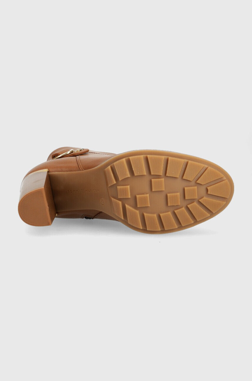 Tommy Hilfiger Кожени боти Belt High Heel Boot в кафяво с висок ток - Pepit.bg