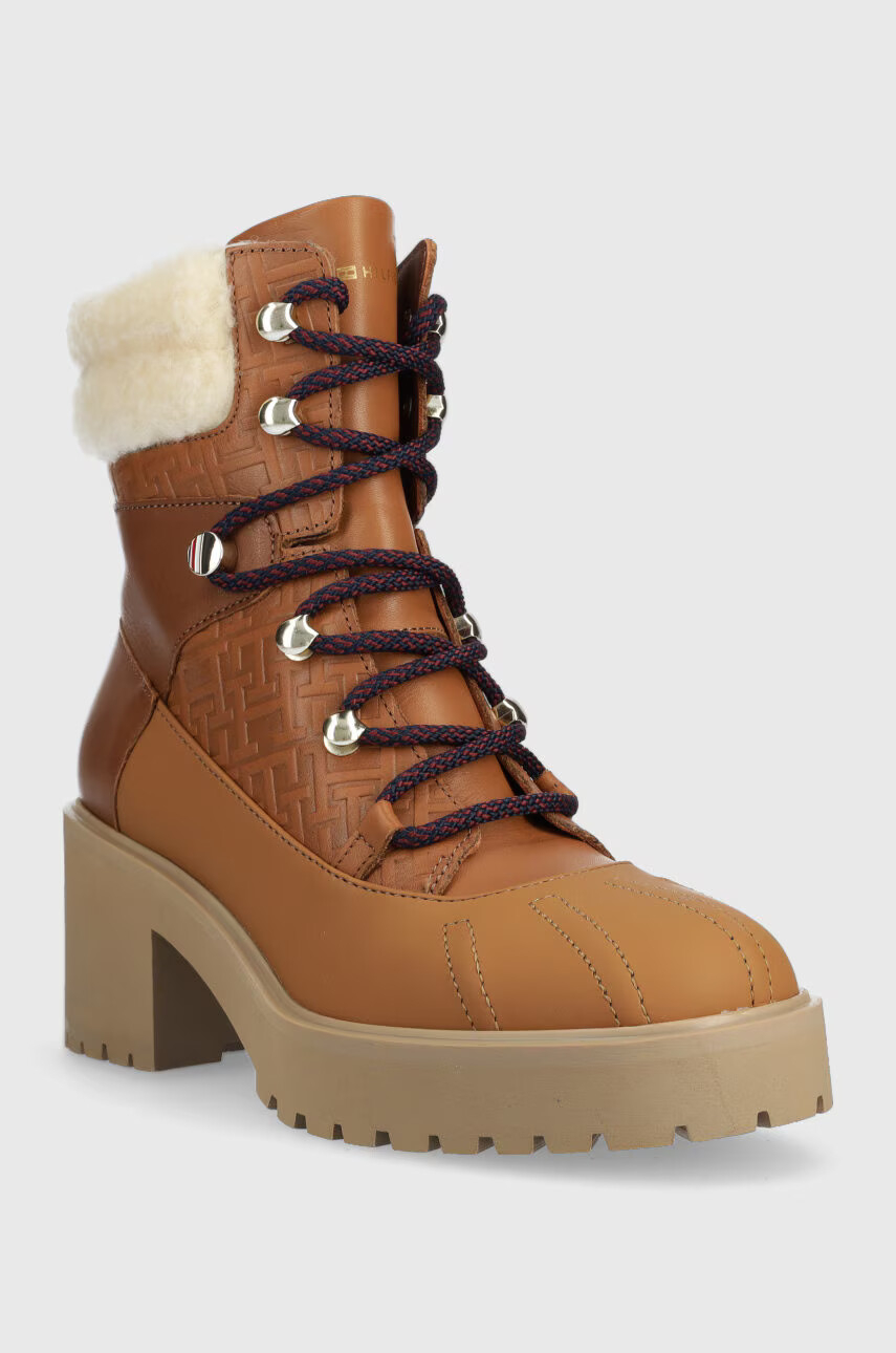 Tommy Hilfiger Кожени боти Heel Laced Monogram Boot в кафяво с висок ток - Pepit.bg