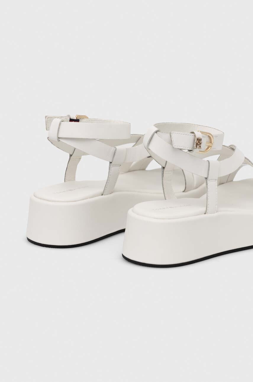 Tommy Hilfiger Кожени сандали NEW FLATFORM STRAP в бяло с платформа - Pepit.bg