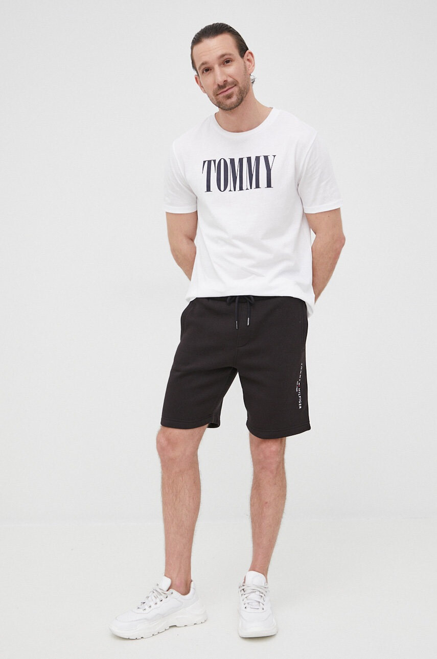 Tommy Hilfiger Къс панталон мъжки в черно - Pepit.bg
