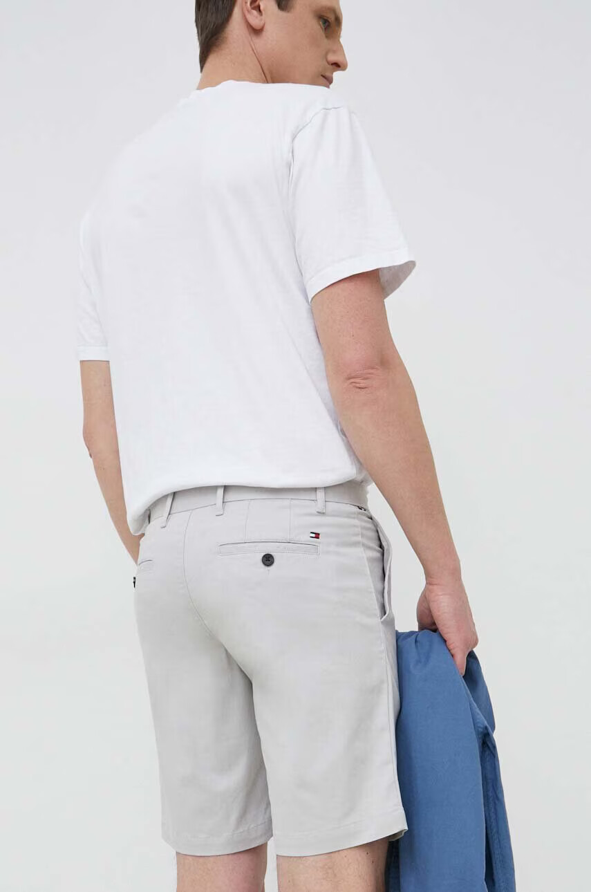 Tommy Hilfiger Къс панталон в сиво - Pepit.bg