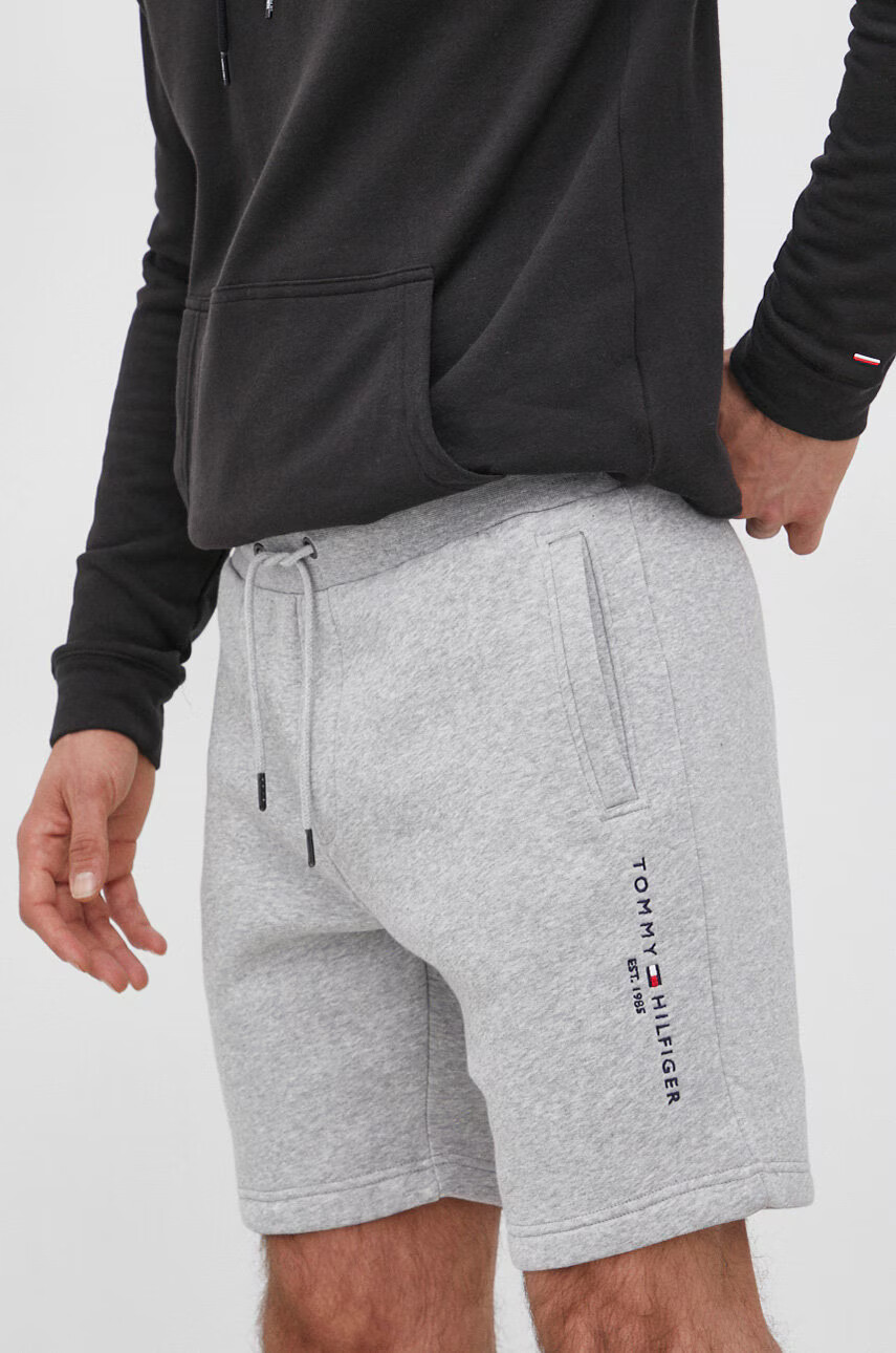 Tommy Hilfiger Къс панталон мъжки в сиво - Pepit.bg