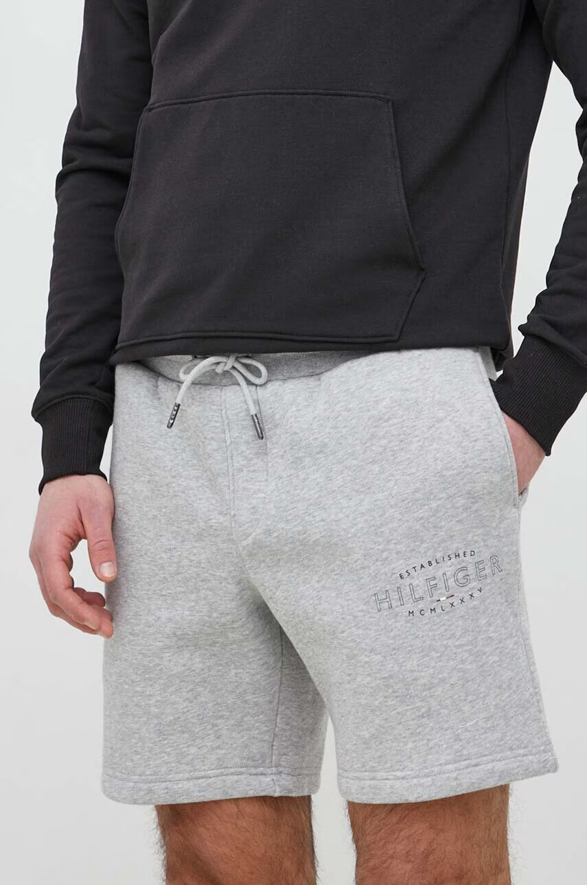 Tommy Hilfiger Къс панталон в сиво - Pepit.bg