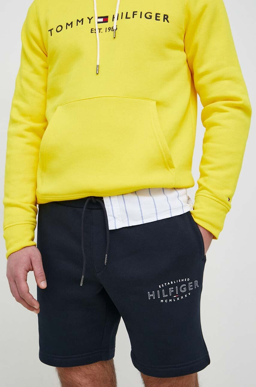 Tommy Hilfiger Къс панталон в черно - Pepit.bg