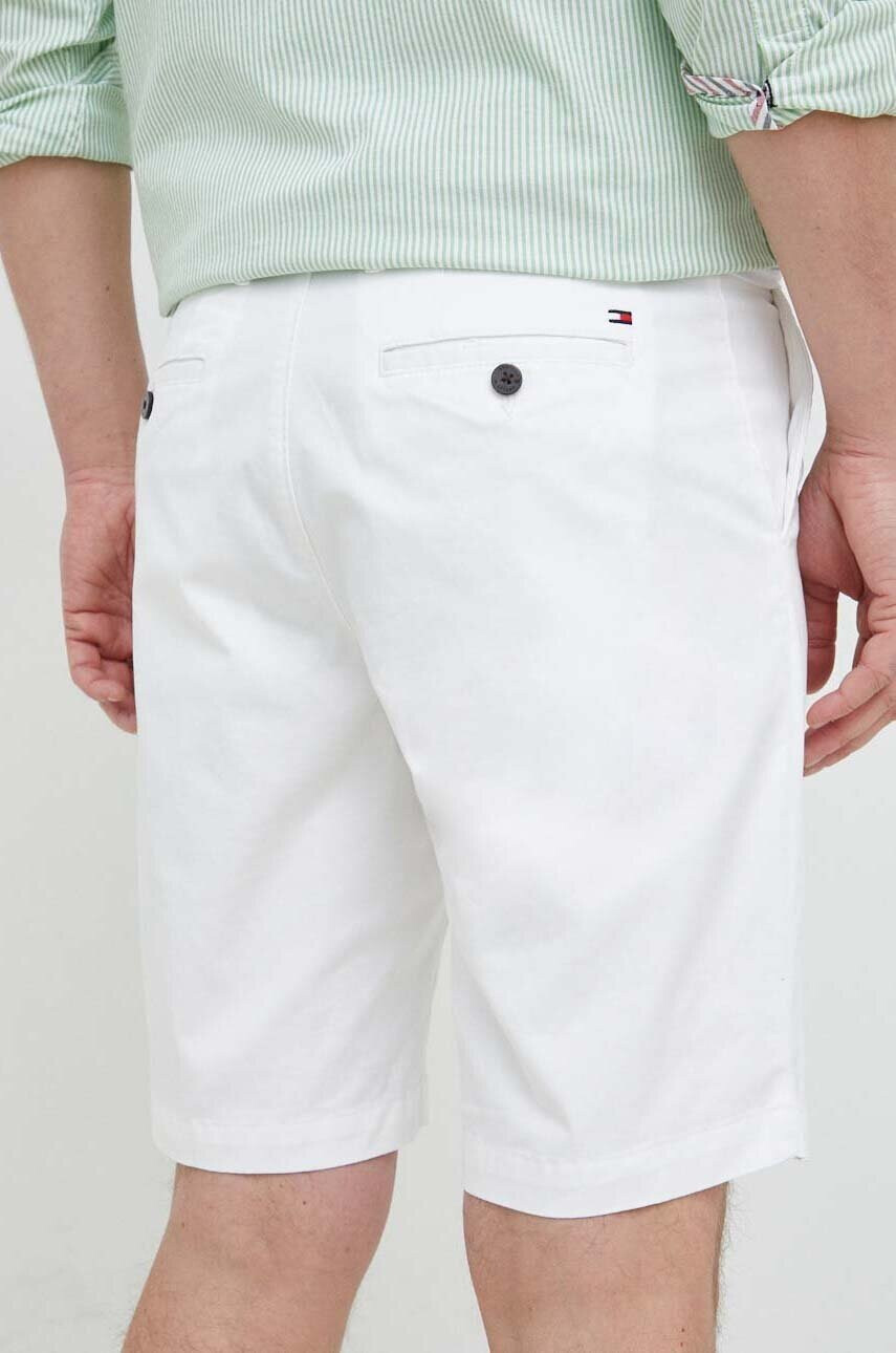 Tommy Hilfiger Къс панталон в бяло - Pepit.bg