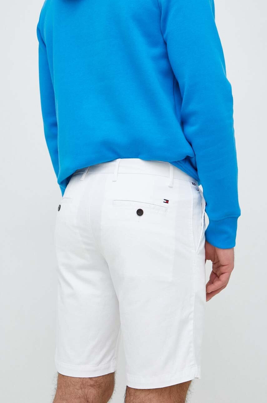 Tommy Hilfiger Къс панталон в бяло - Pepit.bg