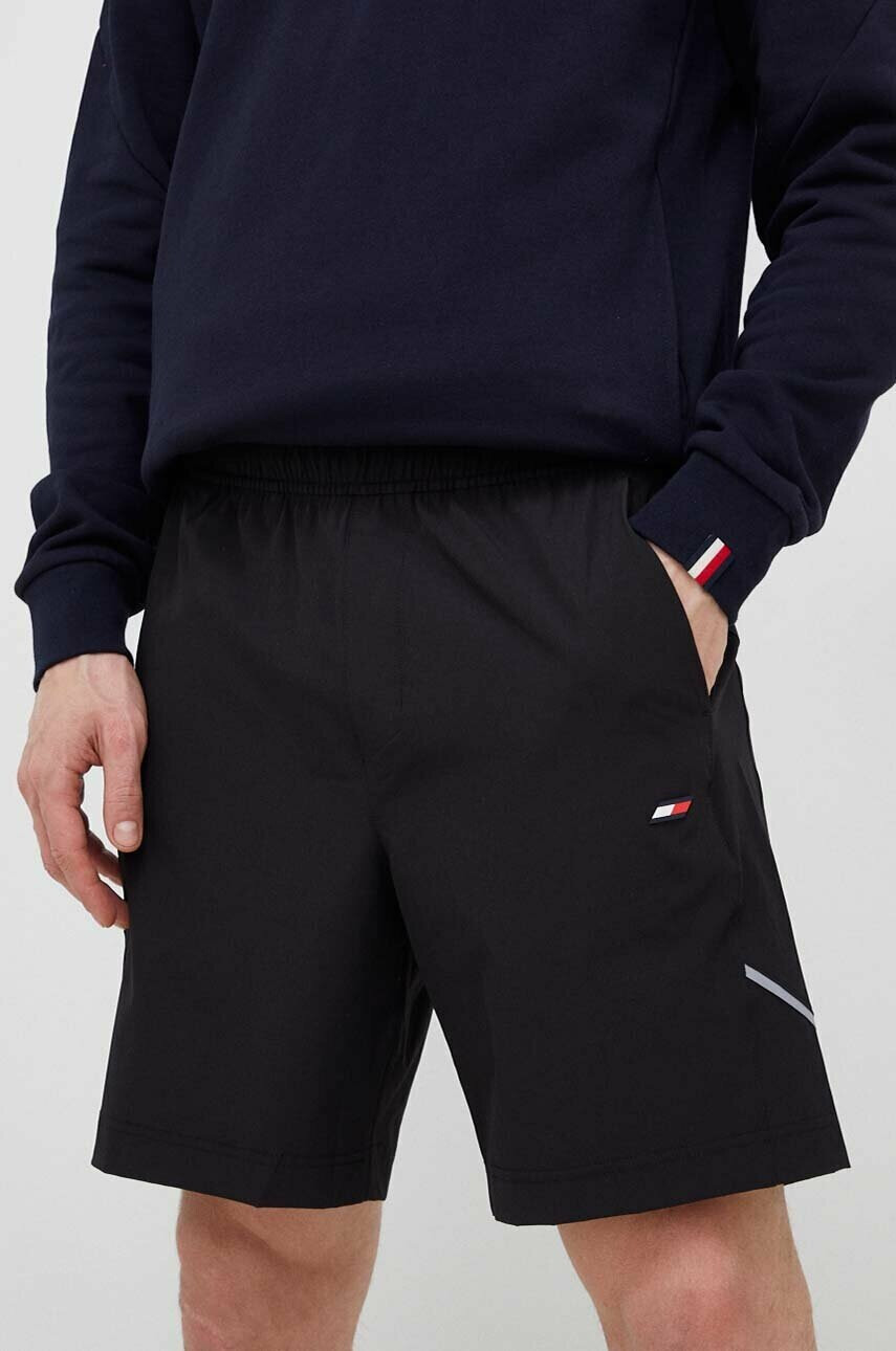 Tommy Hilfiger Къс панталон в черно - Pepit.bg