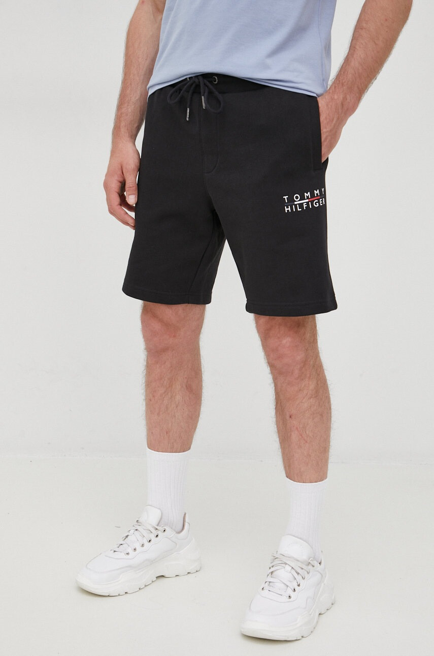 Tommy Hilfiger Памучен къс панталон в черно - Pepit.bg