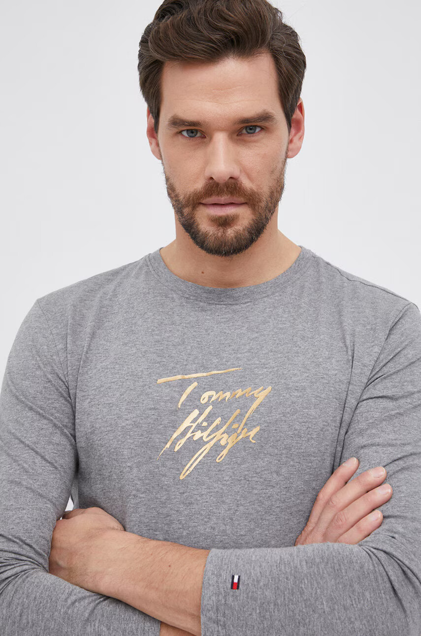 Tommy Hilfiger Памучна блуза с дълги ръкави в сиво с принт - Pepit.bg