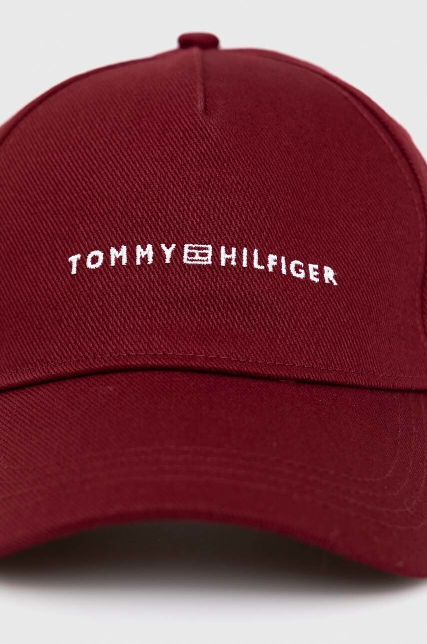 Tommy Hilfiger Памучна шапка с козирка в бордо с изчистен дизайн - Pepit.bg