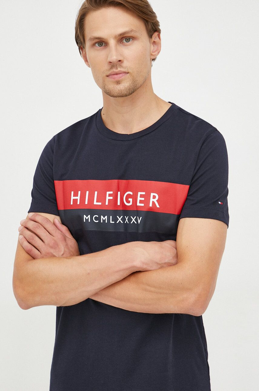 Tommy Hilfiger Памучна тениска в тъмносиньо - Pepit.bg