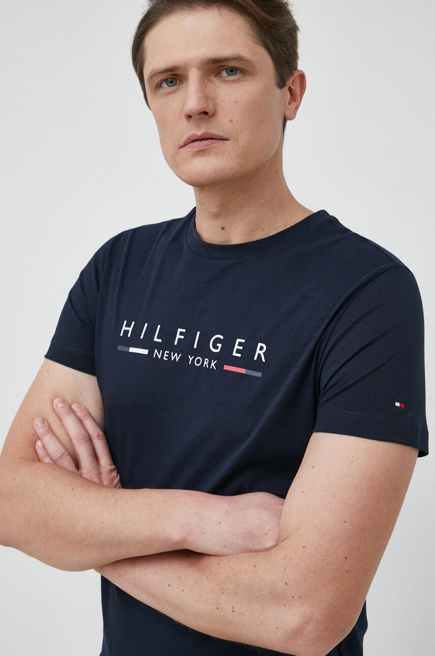 Tommy Hilfiger Памучна тениска в тъмносиньо с принт - Pepit.bg