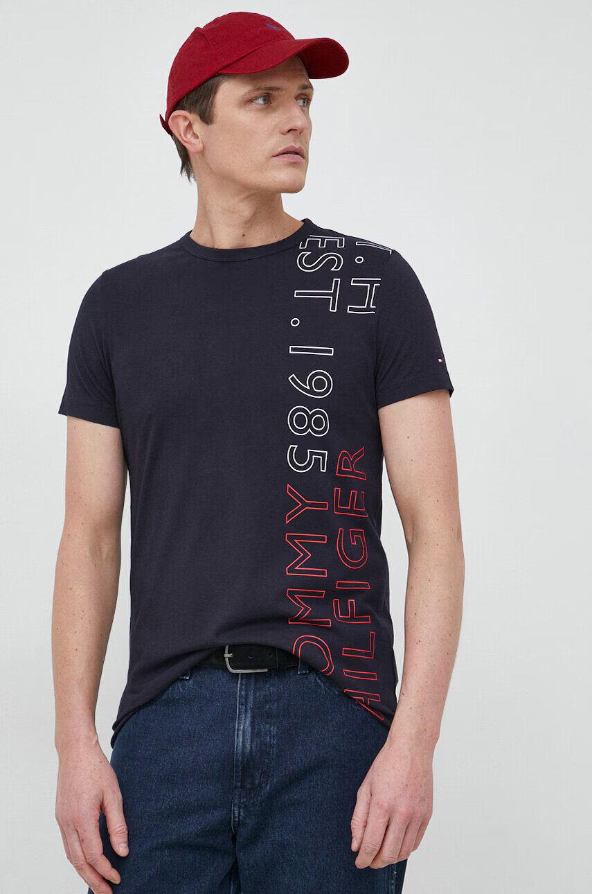 Tommy Hilfiger Памучна тениска в тъмносиньо с принт - Pepit.bg
