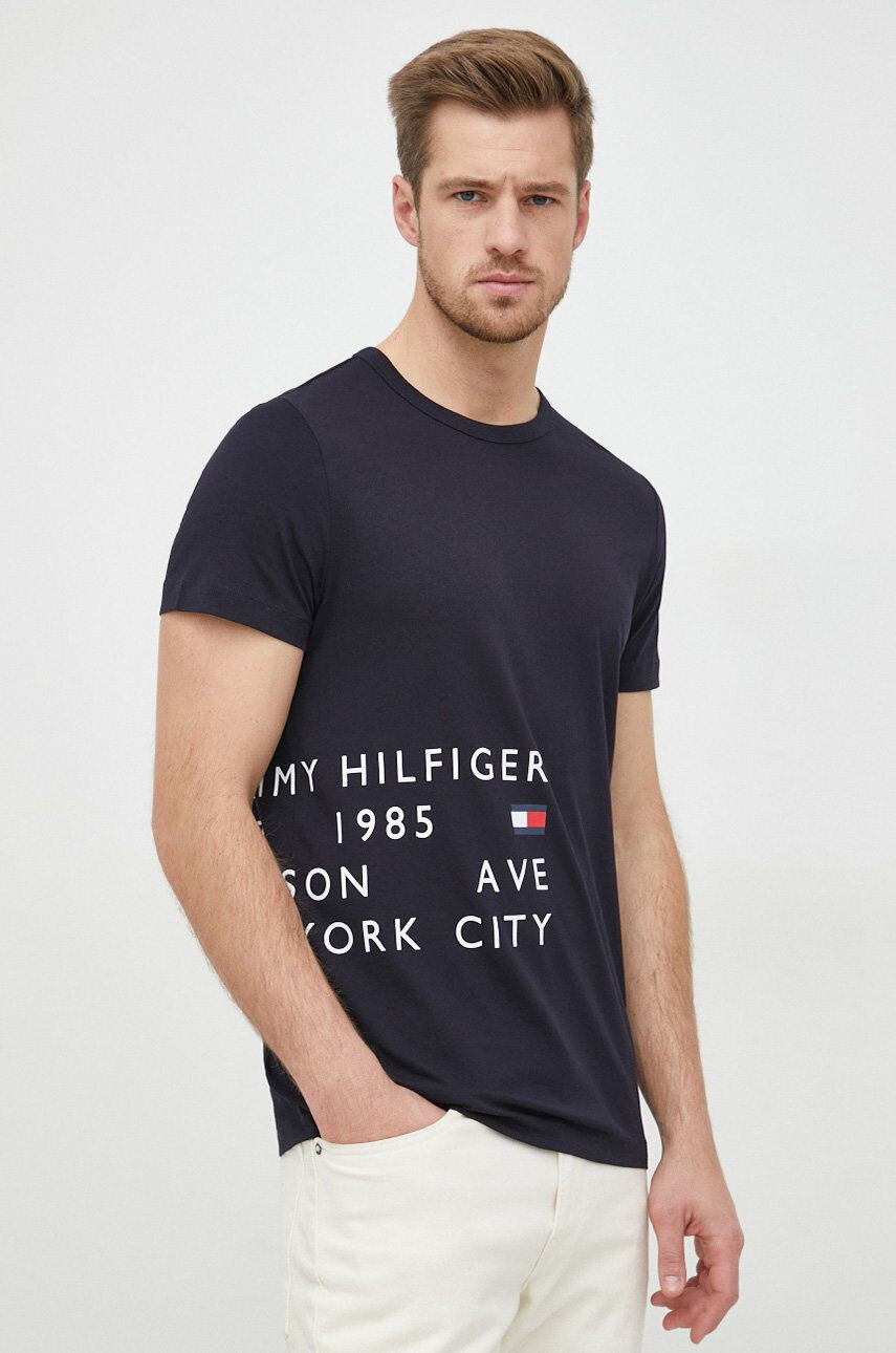 Tommy Hilfiger Памучна тениска в тъмносиньо - Pepit.bg