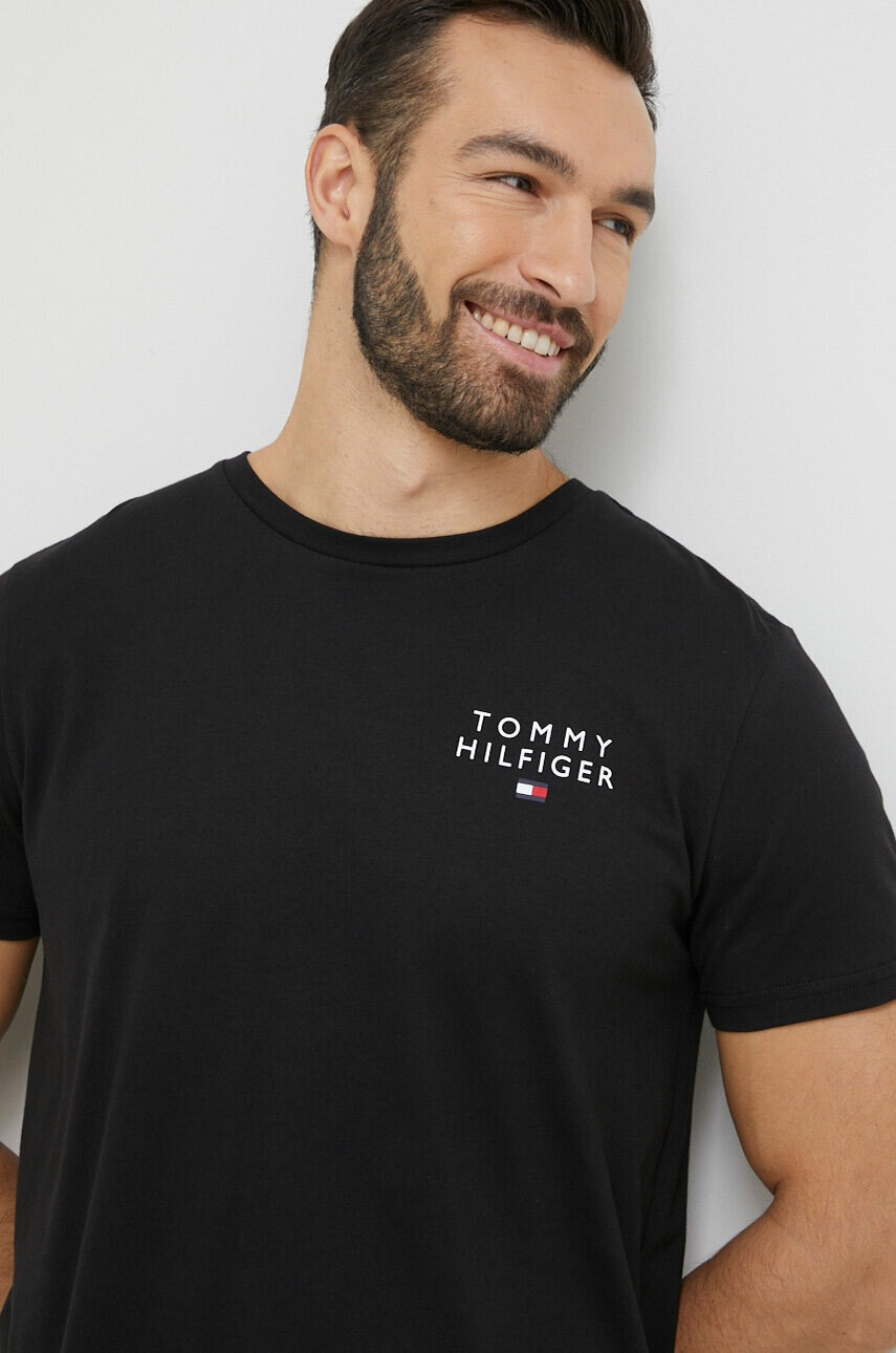 Tommy Hilfiger Памучна тениска в черно с принт - Pepit.bg