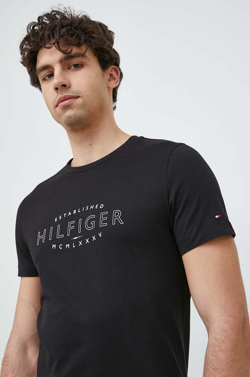 Tommy Hilfiger Памучна тениска в черно с принт - Pepit.bg
